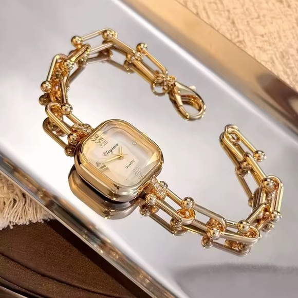 Graduated Link Classic Elegant Gold Women's Bracelet Watch - Picture 2 of 9